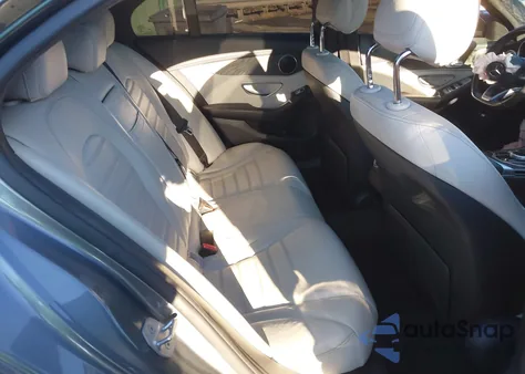 2017 Mercedes-Benz C 300 Sport z USA, uszkodzony, nr VIN 55SWF4JB9HU201200